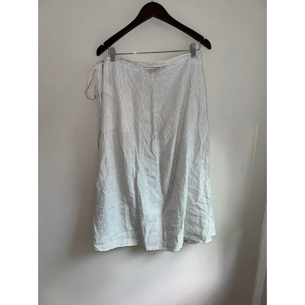 Carve Designs Wrap Skirt Womens M White Black EUC Linen Blend Pinstripe Midi